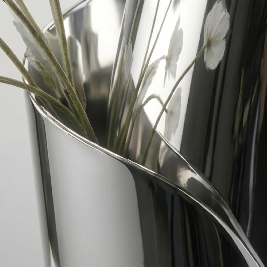 Spiral Vase reflective flower detail